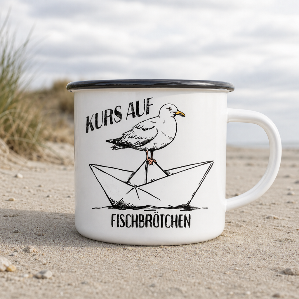 Kurs auf Fischbrötchen Papierschiff Möwe - Emaille Becher - White - Küstenmode von Kiebitzdelle