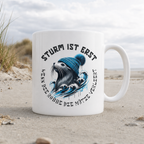 Sturm ist erst wenn die Robbe die Mütze verliert - Tasse glänzend - White glossy - Küstenmode von Kiebitzdelle