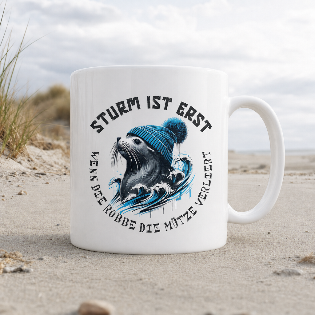 Sturm ist erst wenn die Robbe die Mütze verliert - Tasse glänzend - White glossy - Küstenmode von Kiebitzdelle