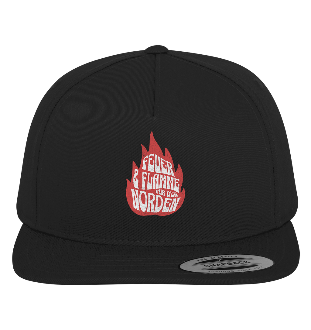 Feuer und Flamme für den Norden - Premium Snapback Cap in Black / Green - Studio Ansicht - Kiebitzdelle